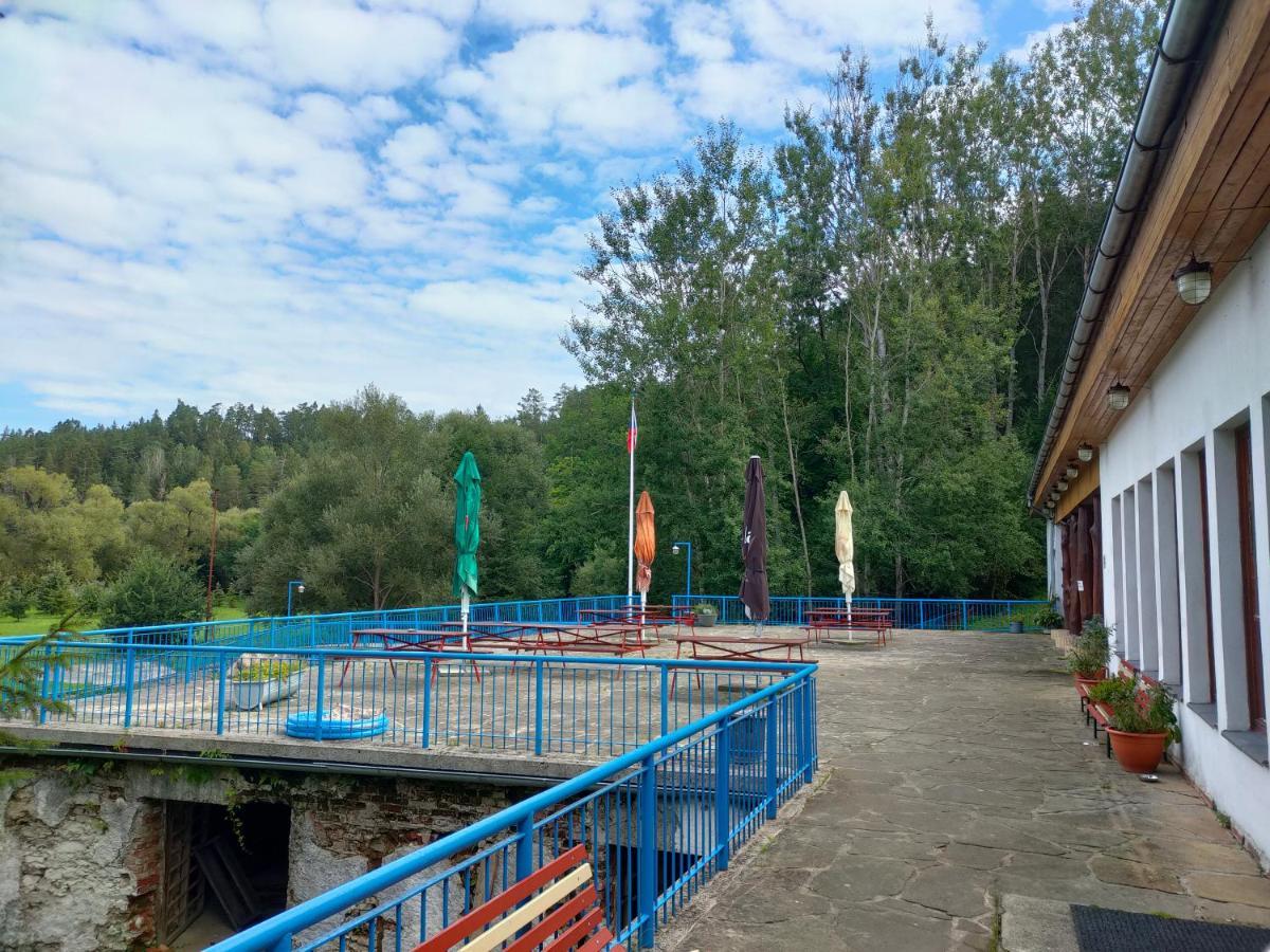 Kemp na Staré papírně Dobronice Exteriér fotografie
