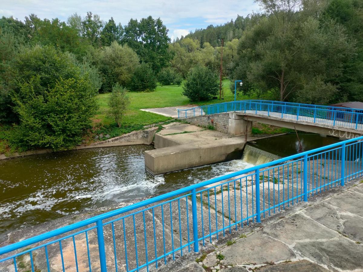 Kemp na Staré papírně Dobronice Exteriér fotografie
